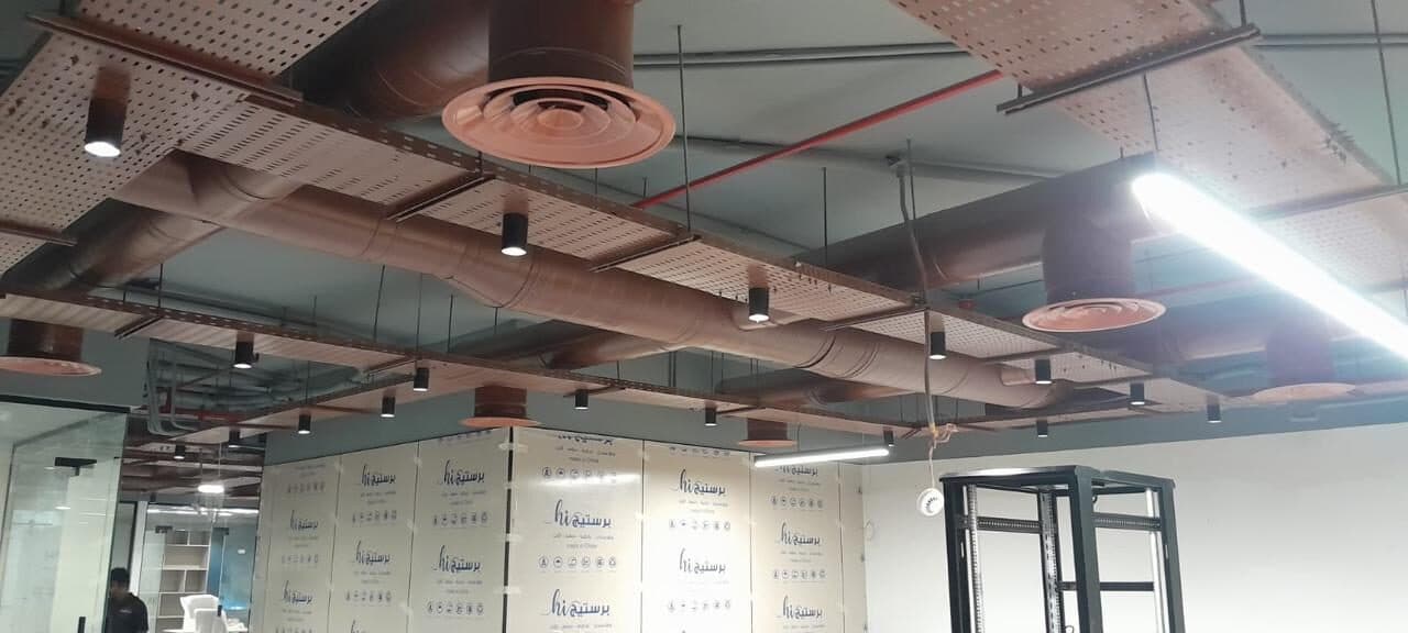 Finished pre-insulated ductwork interior installation
