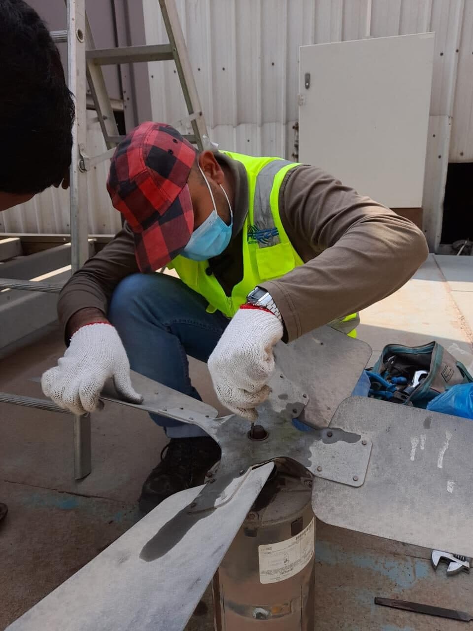 HVLS fan hub maintenance close-up